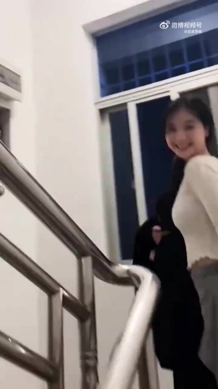 小姐姐你这是在防什么呢