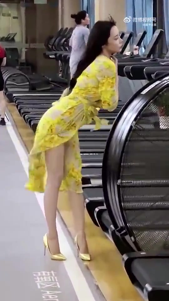 妹子是来健身的还是来钓鱼的？