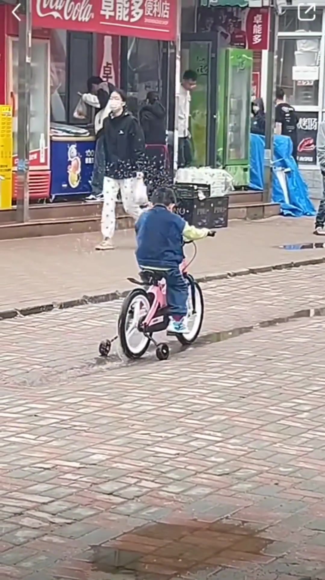 自动洒水车！看好别眨眼