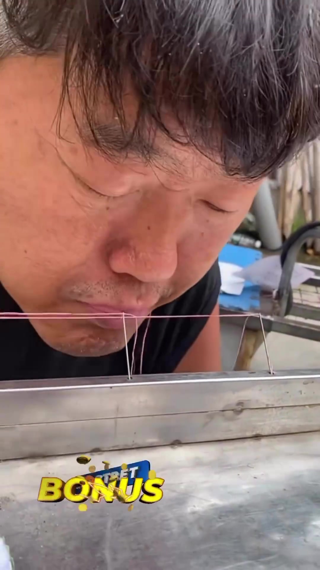 真功夫！用嘴巴穿针引线！