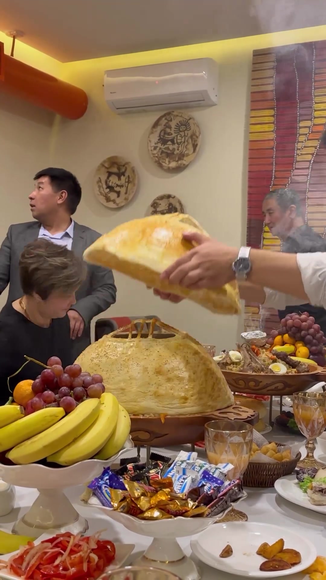 吃饭还送个可食用锅盖