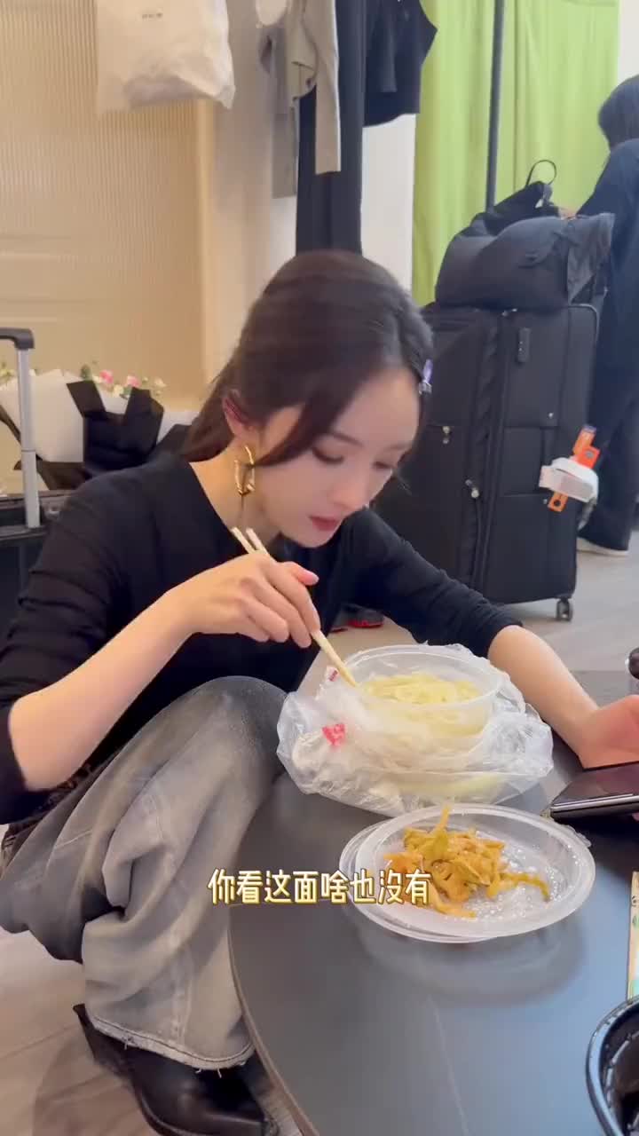 无良的奸商，看把幂幂都饿瘦了