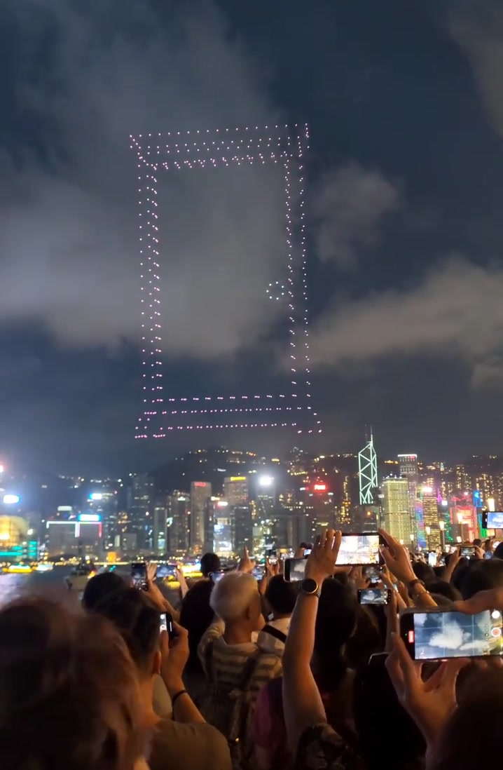 香港无人机表演哆啦A梦，爆火全网！