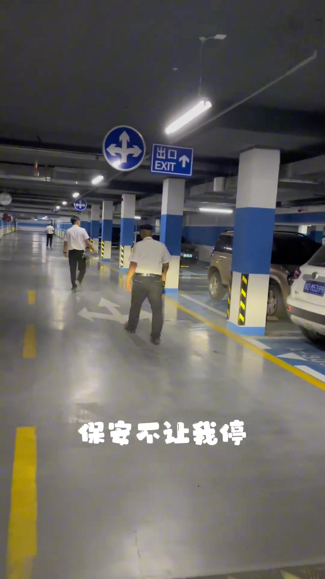 摩托车为什么不能停在自家车位上呢？