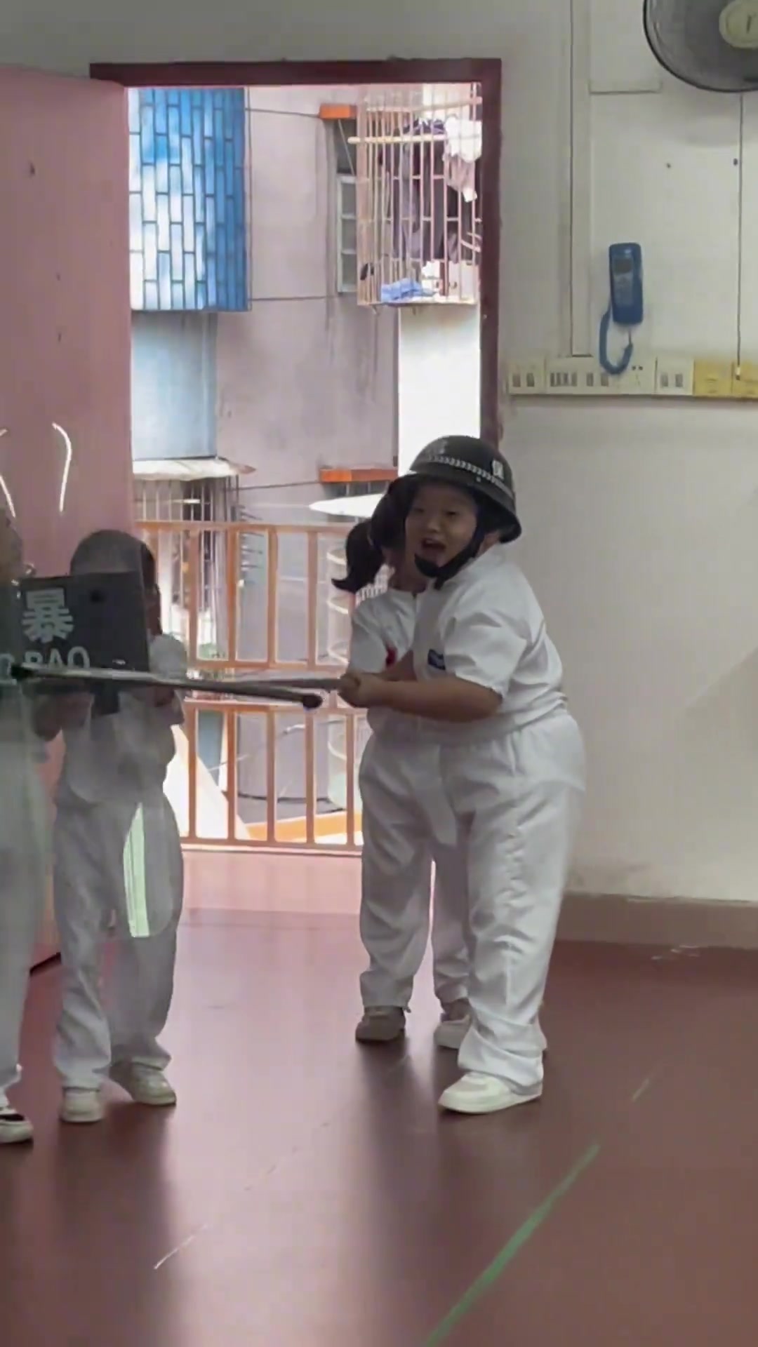 保家卫国，幼儿萌娃也有搞笑的一面
