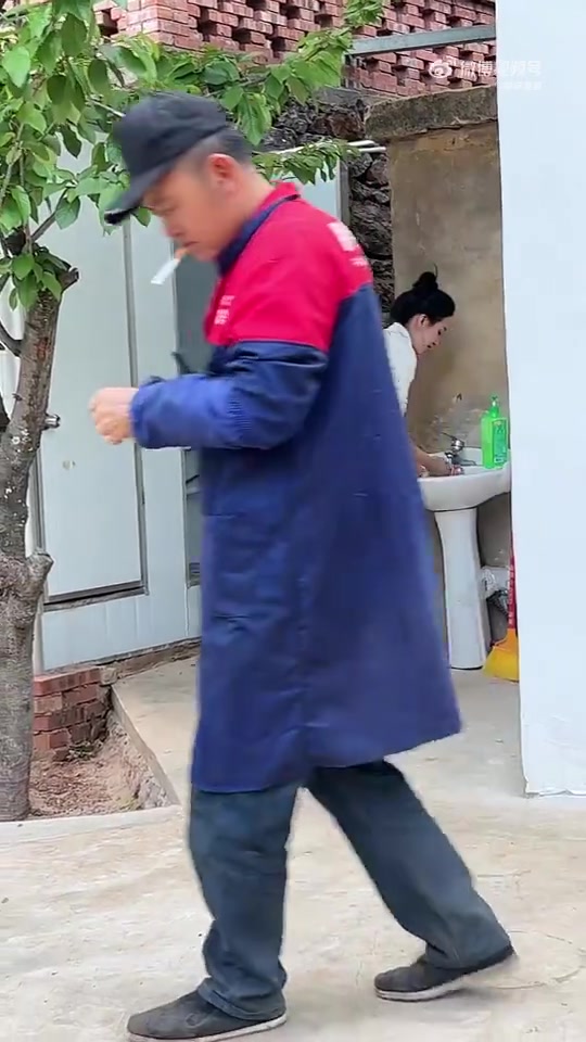 手洗那么细致？难道是刚刚用了一下