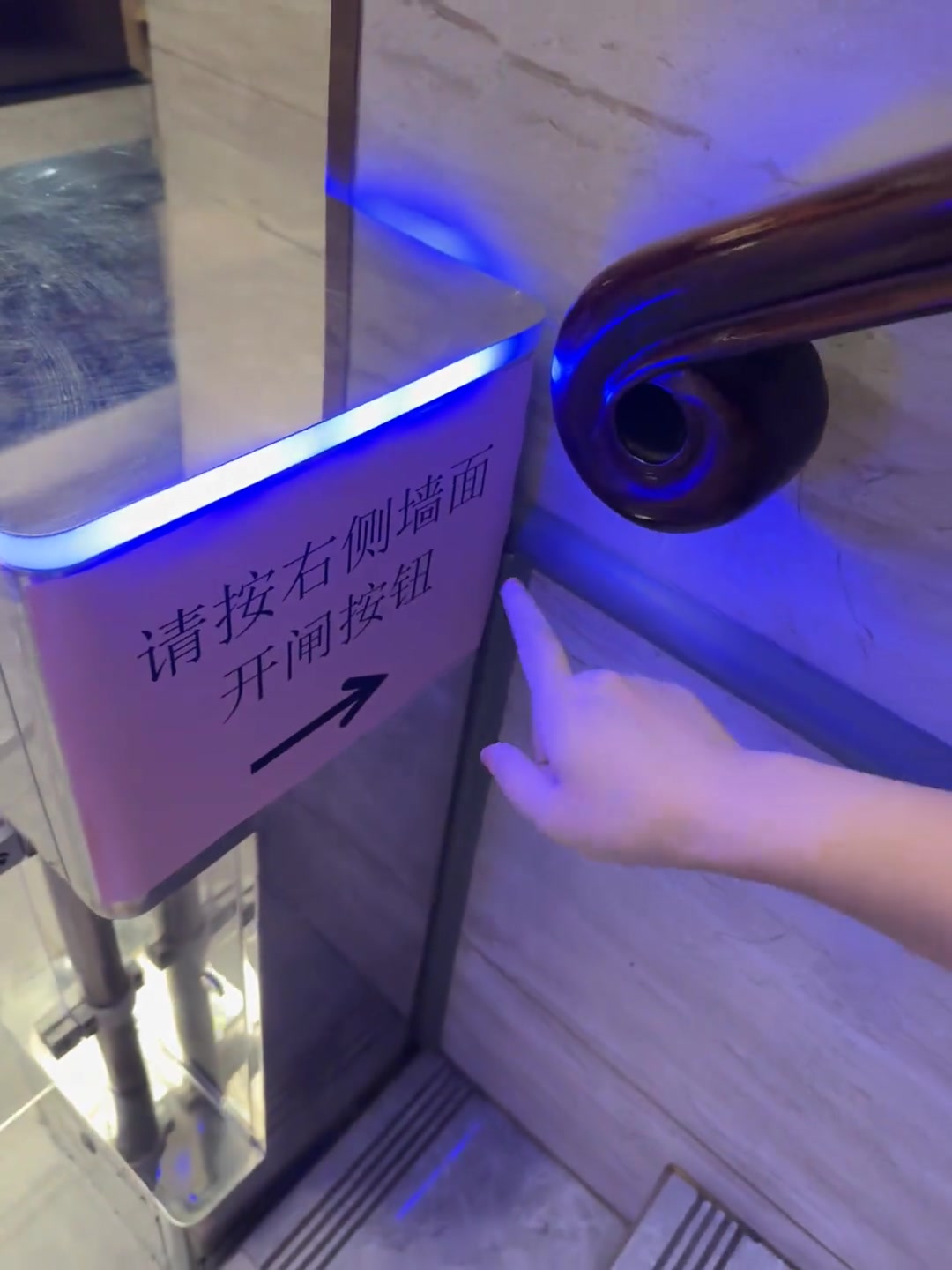 所以....按钮到底在哪里啊？