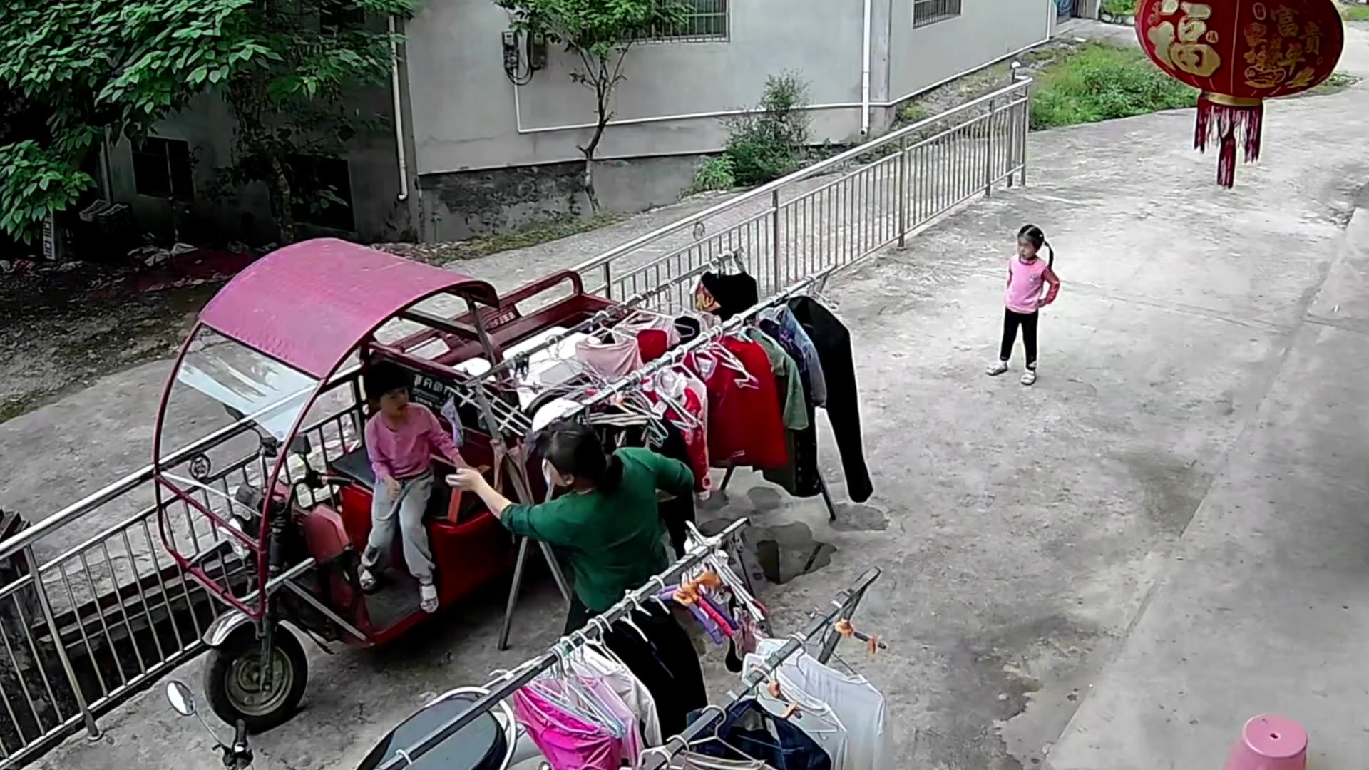 有小孩子在车钥匙一定要拔掉！