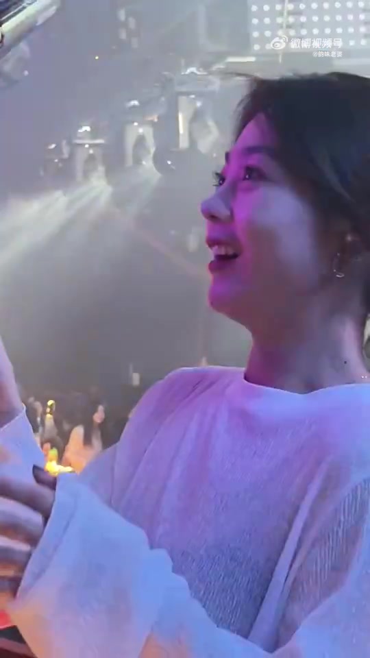 好清纯的小阿姨，初吻应该还在吧
