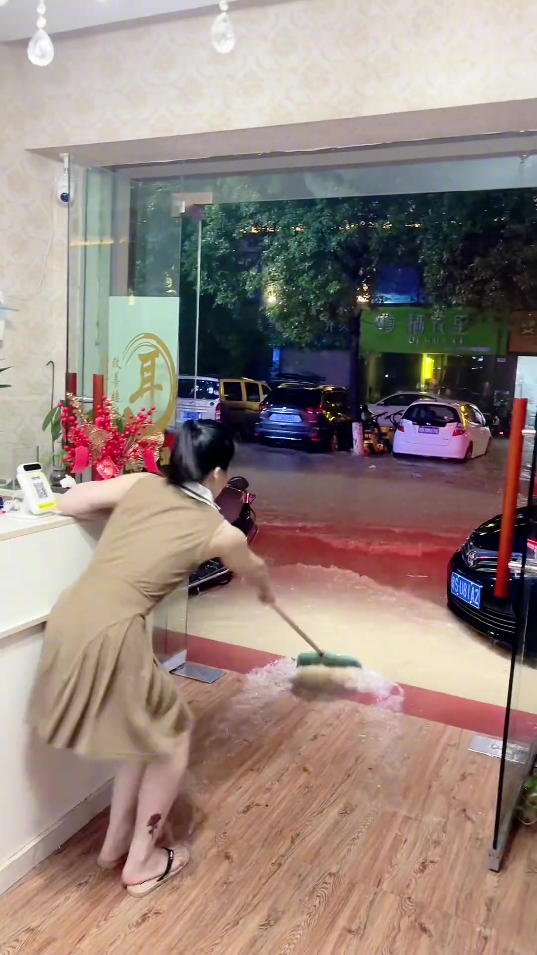 这还扫个屁呢？完全是白忙活啊...