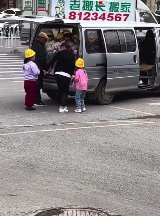 这是校车？简直是拿生命开玩笑啊