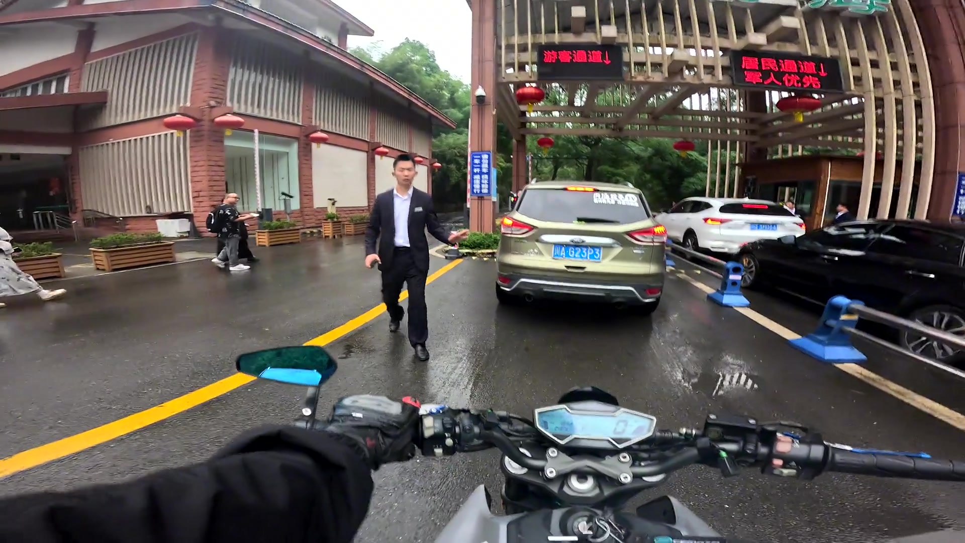 这都能追尾！体验了一波推背感