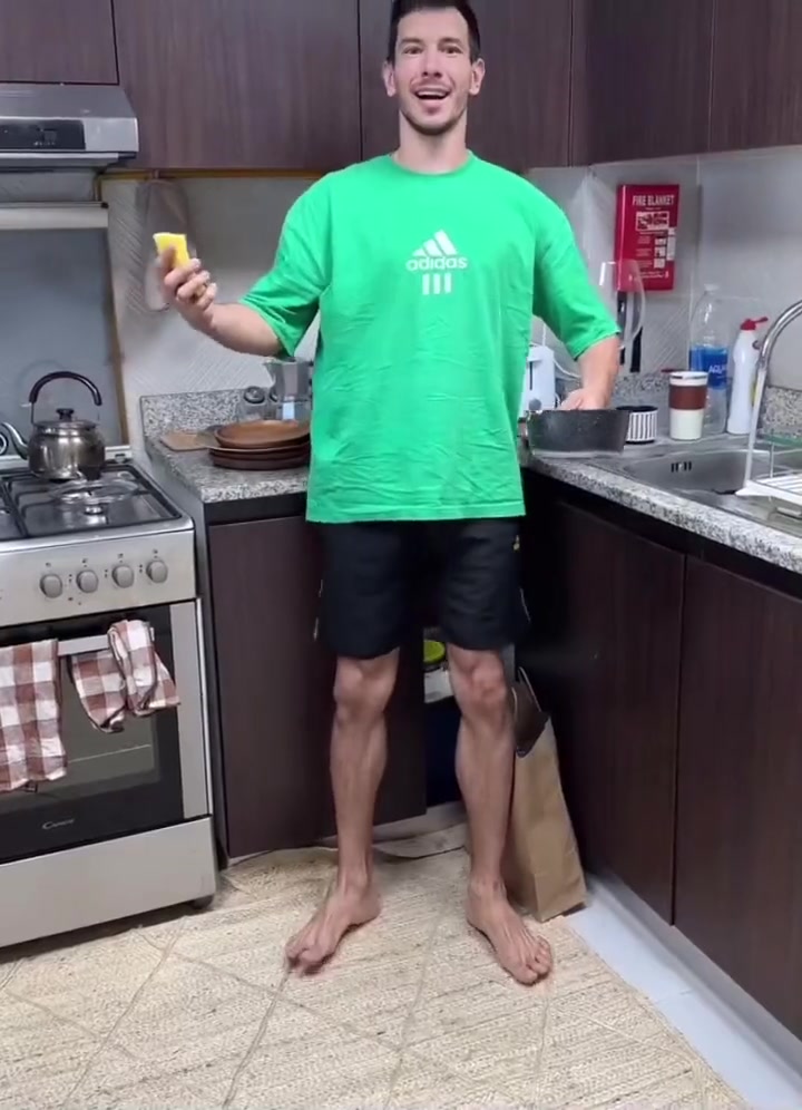 想叫老公在家做点家务，话音刚落人就已经硬了