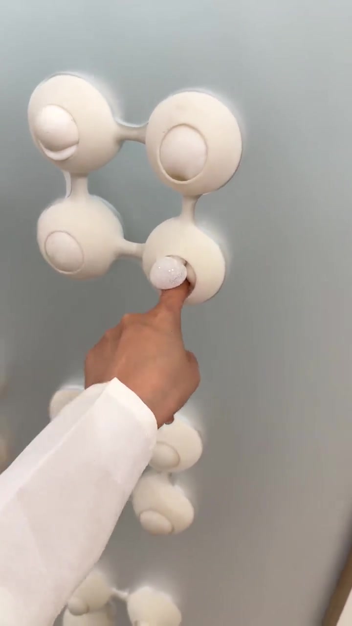 一位央美同学的毕业设计，压力大的时候戳一戳还挺解压
