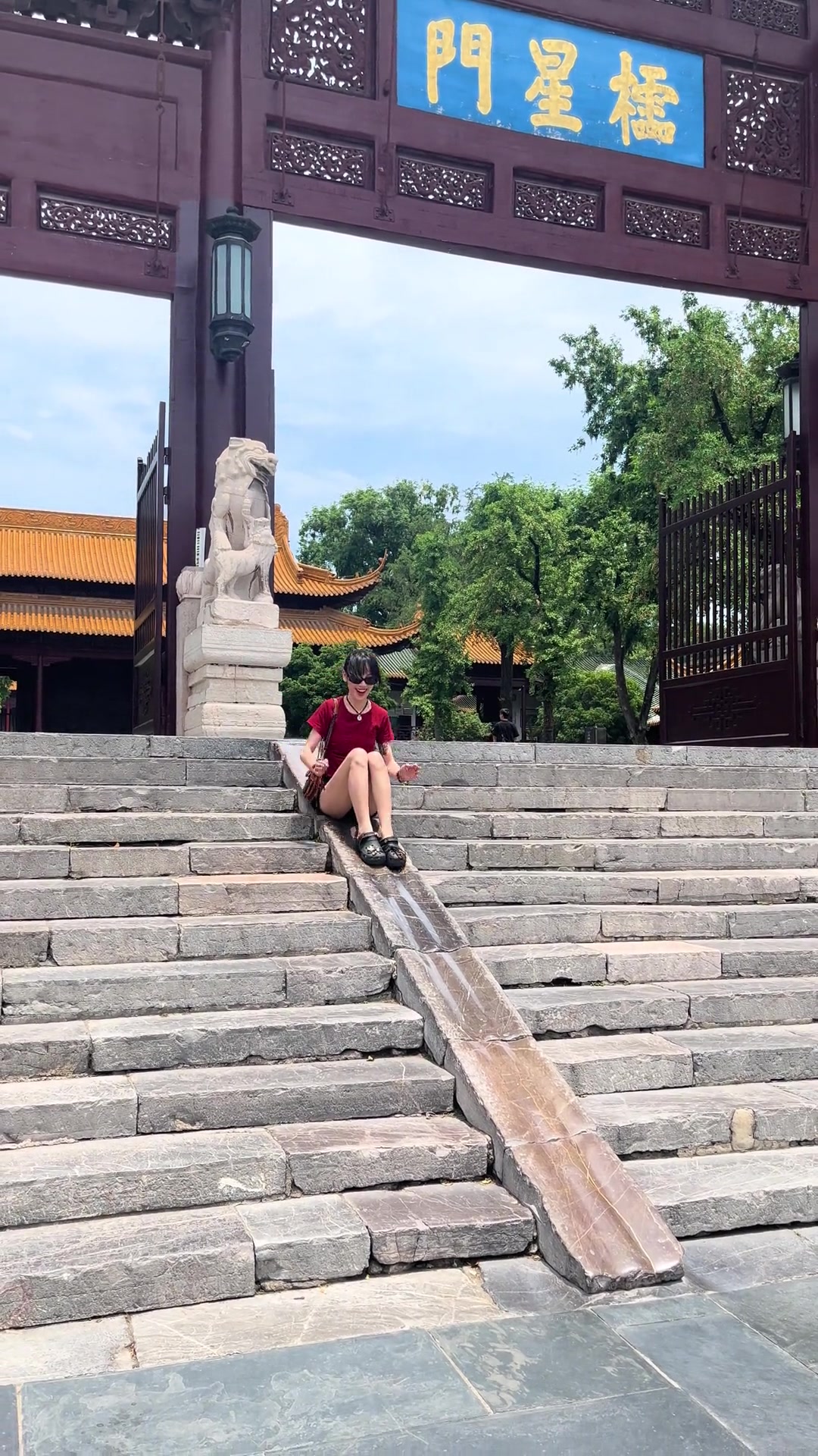 这么热的天 不怕火烧屁股？