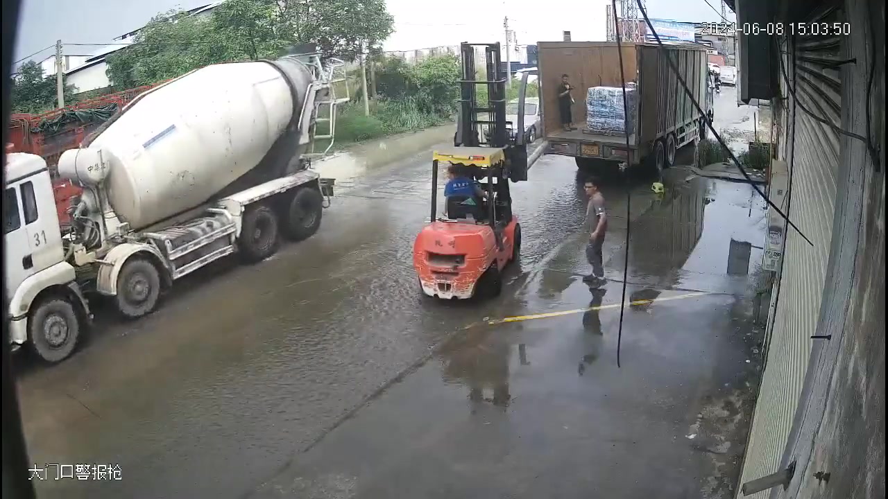 自己怎么卸货的？公路是干嘛用的！