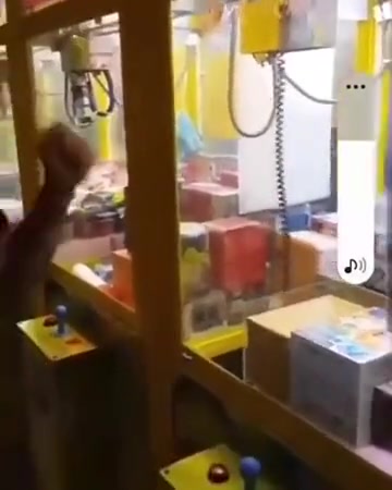 钩爪：“惊不惊喜，意不意外？”