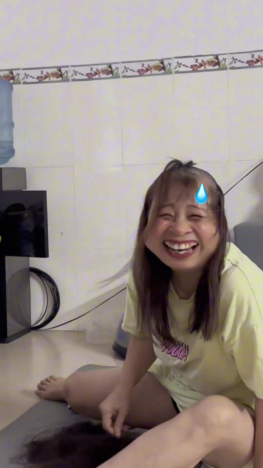 用劣质染发剂的后果！小姐姐这是强颜欢笑吗？