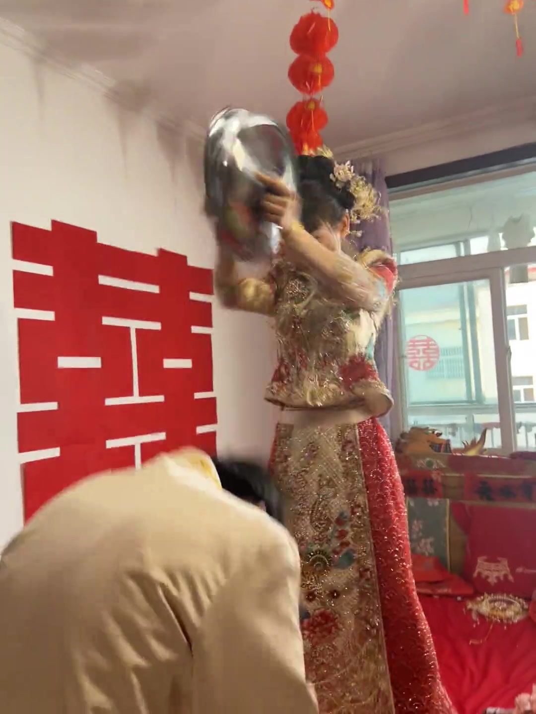 新娘：活下来才有资格娶我！