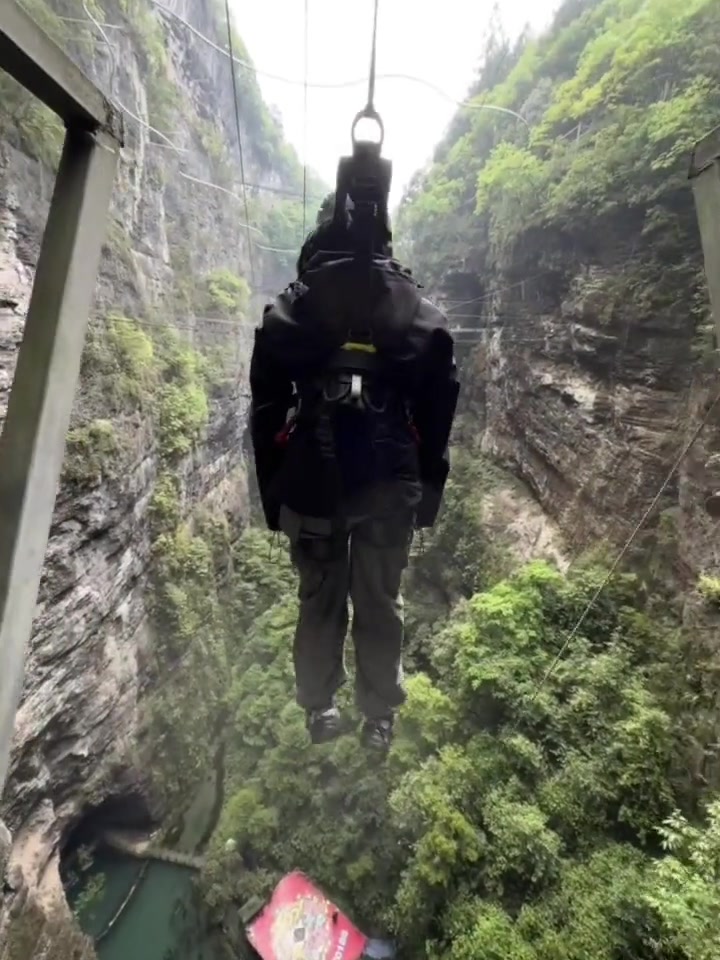 刚出去的时候跟个人机一样！