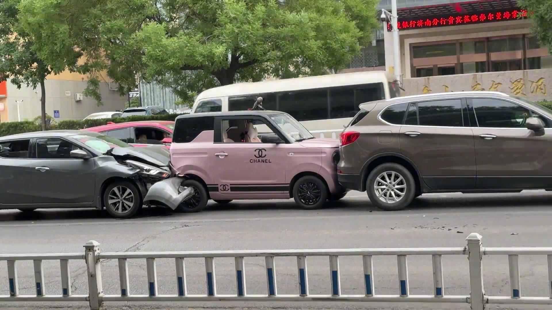 早就听说日产车是脆皮，没想到是真的
