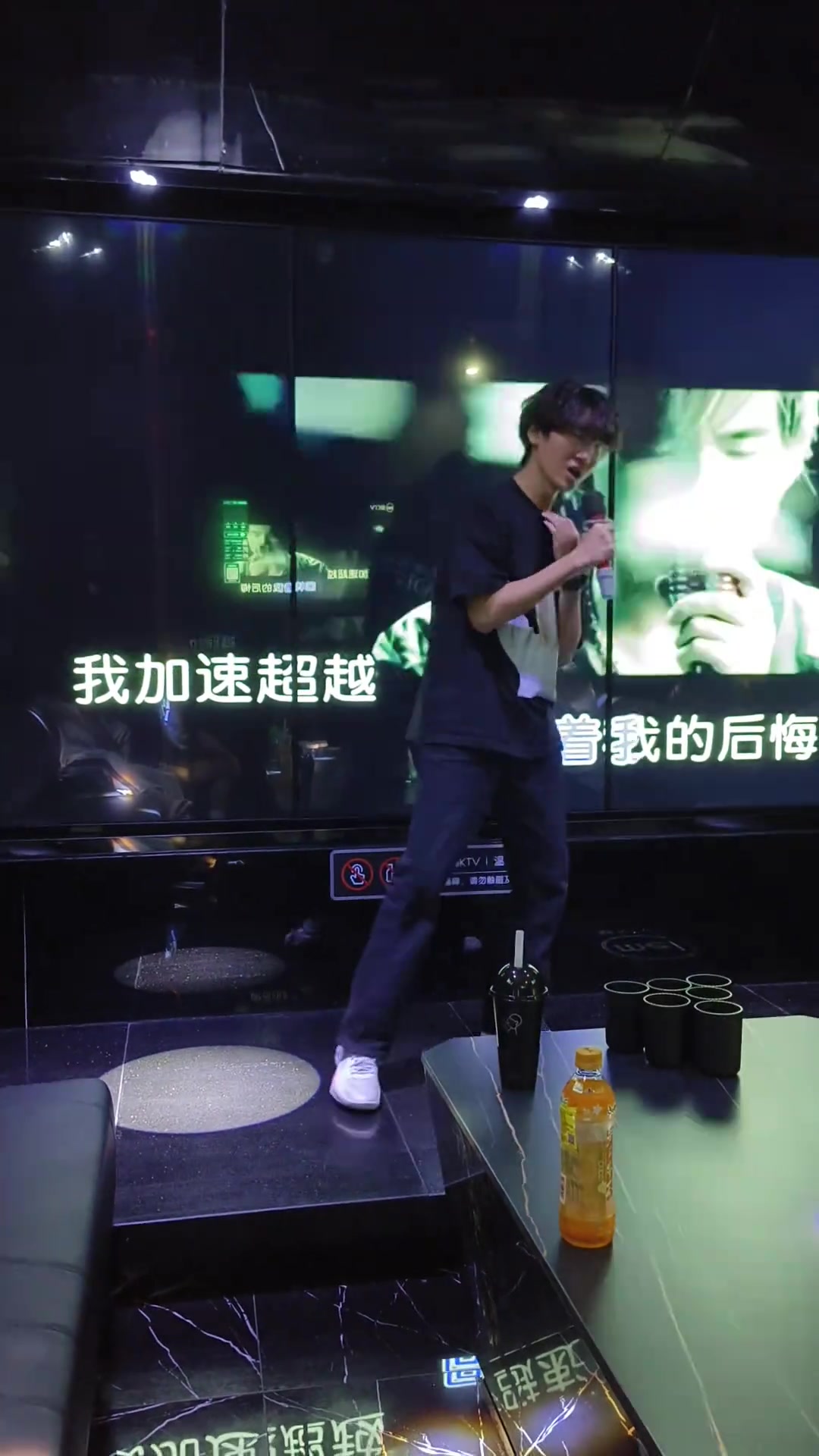刚考完高考的同学 去KTV大部分是这种状态的