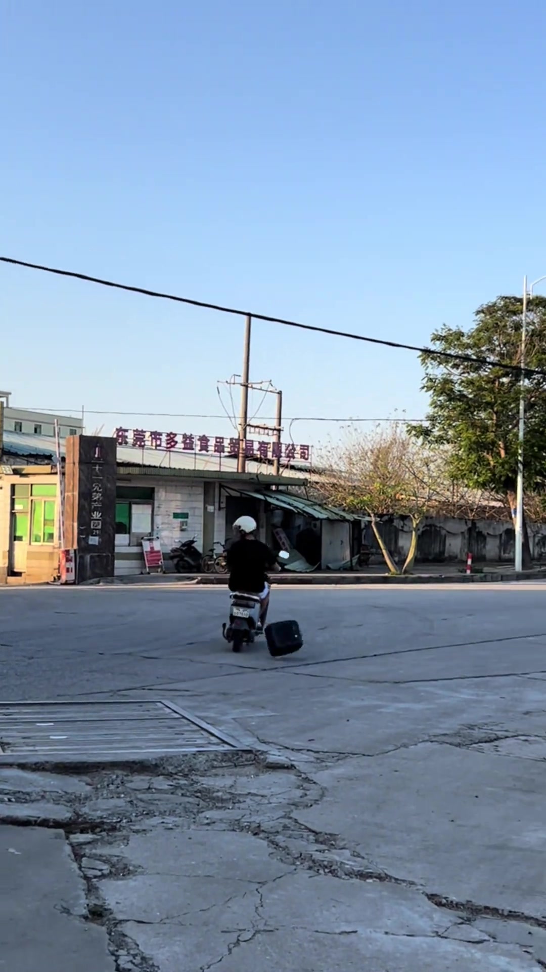 后备箱：“再见啦，我的主人 俺要去远航…”