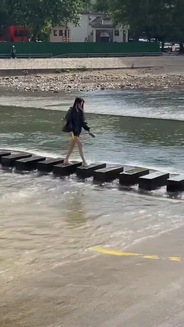 都没骂一句，这姑娘情绪真稳定！