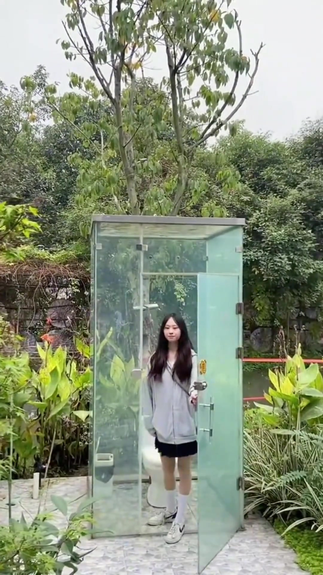 这和当街拉屎有什么区别