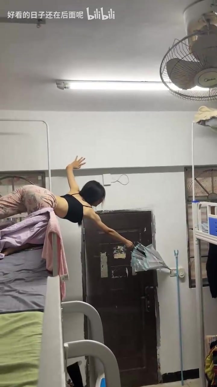 这是魔法吗？灯是怎么关的？有人知道吗？