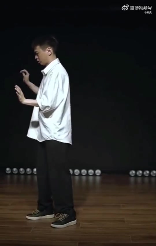 他演的和真的一样，现在很少看见这么硬的表演了