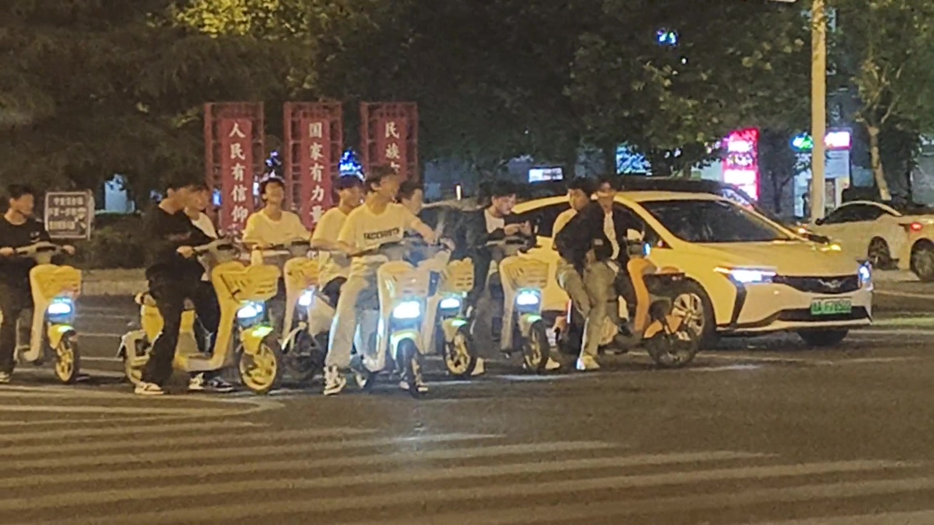 很像我高考完去包夜 泡一晚上网吧