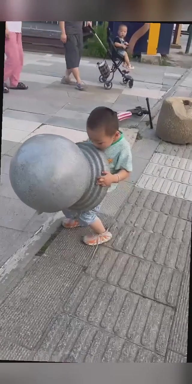 这是李元霸转世？给我看傻眼了