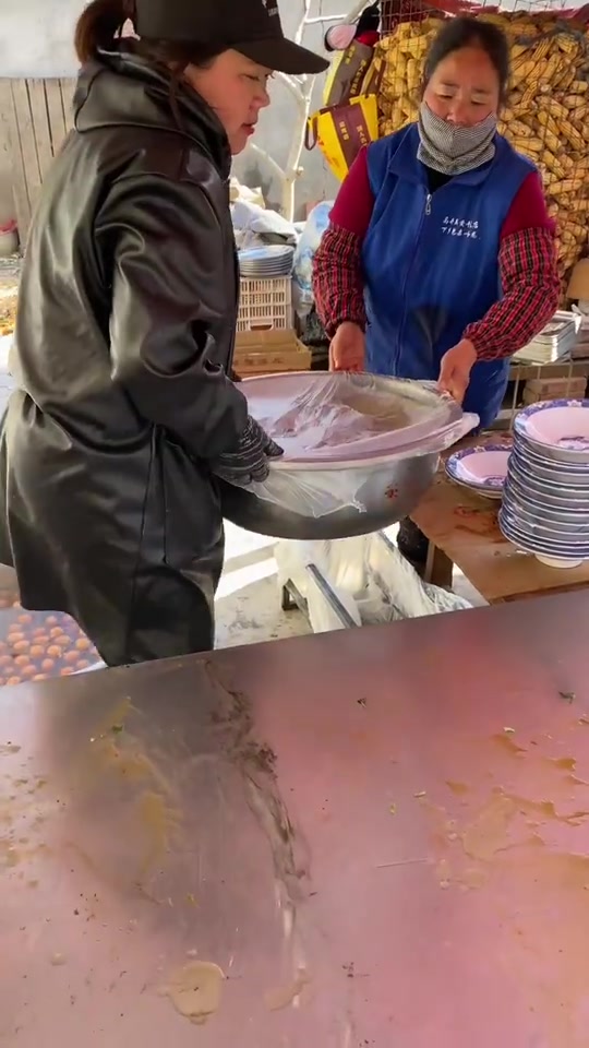 大姐帮忙摆农村席！人也实在菜也实在，太棒了