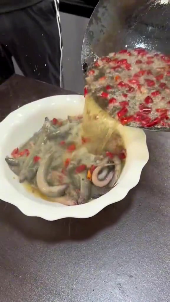 据说是宜昌美食，生炸黄蟮，吧友们吃过吗？