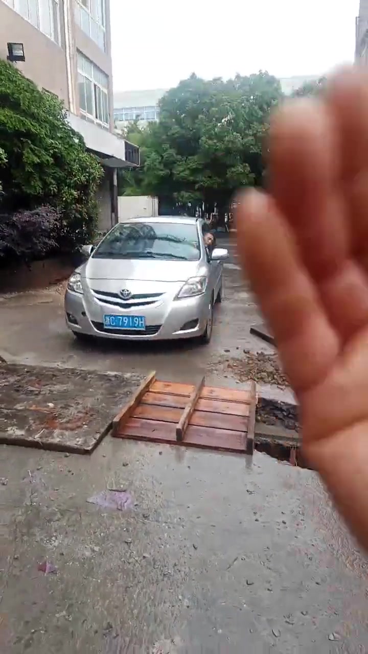 会那么呆？真是一个敢说一个敢开！
