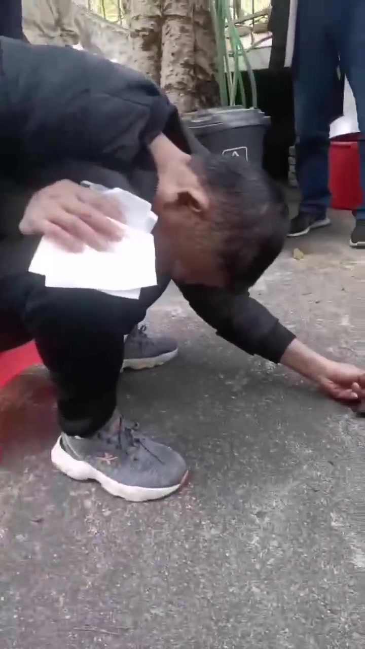 我以为你的纸巾是用来擦血的，原来是用来擦眼泪的？？