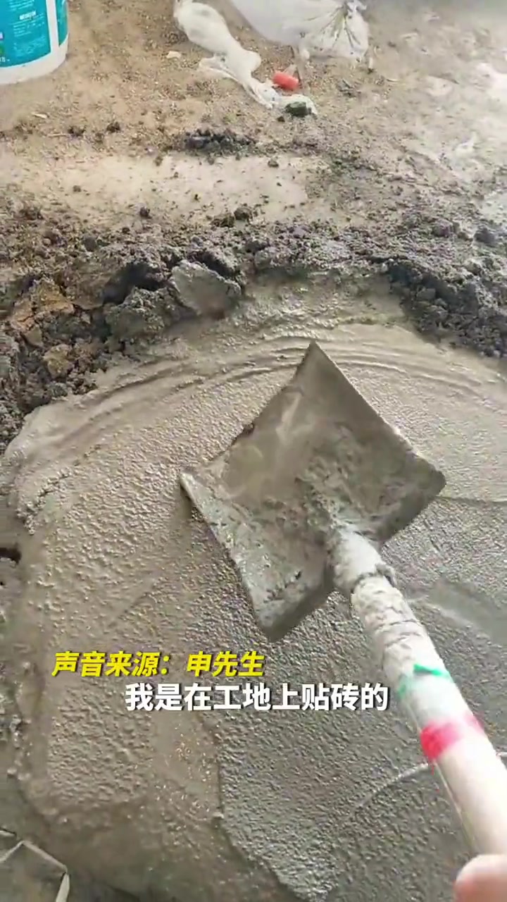 高手在民间，54岁工地大叔用水泥练书法惊艳网友