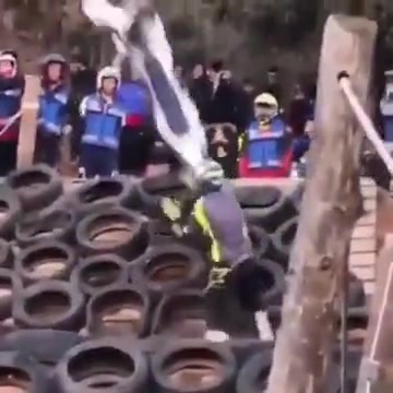 所以说看热闹不要站最前面