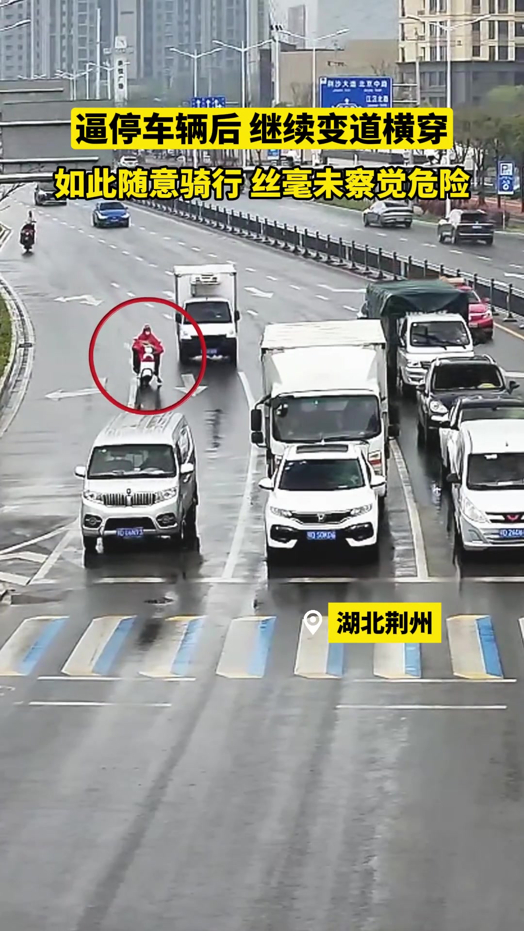这种人把马路当自己家客厅了！！