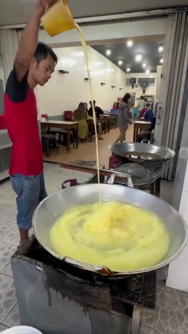 超解压！炸锅那么大的蛋花！