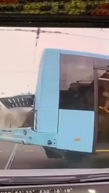 顺产！公交车顺利生下发动机