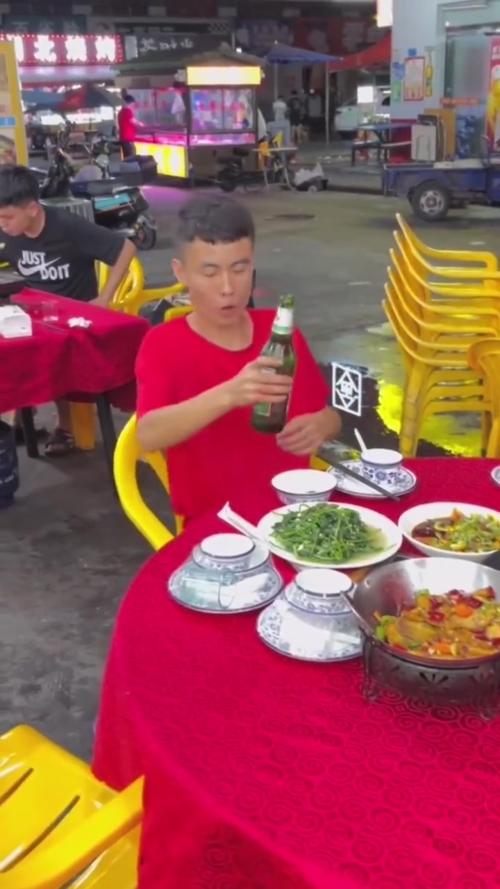 真是又菜又爱玩！这也没喝多少就倒了啊