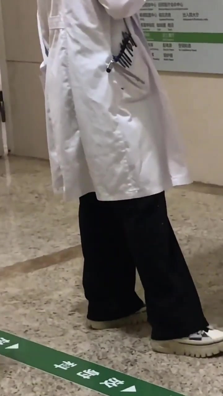 看傻了！什么工作需要装一口袋的笔啊？