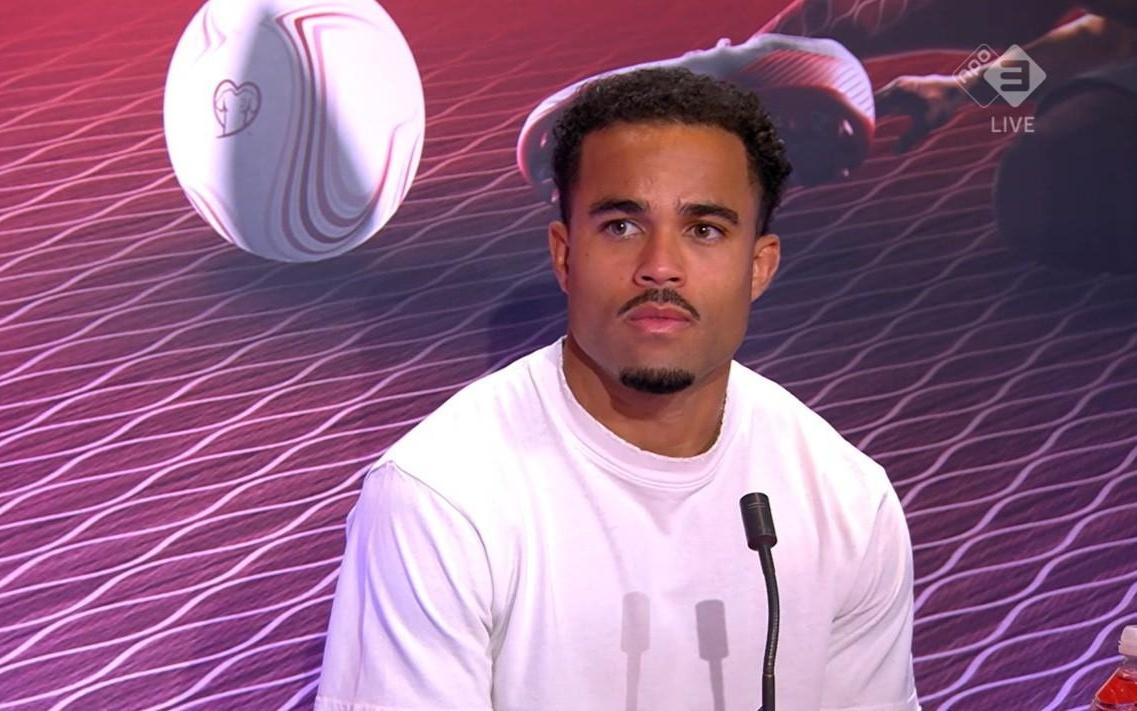 克鲁伊维特：我努力为球队付出，不能一味地射门或为自己踢球