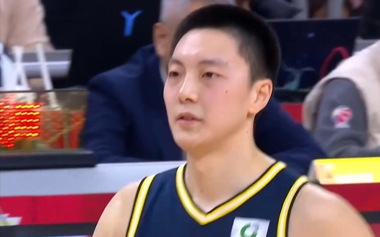 广东大胜辽篮25分！奎因狂砍25分，徐杰胡明轩均0分，看傻杨鸣