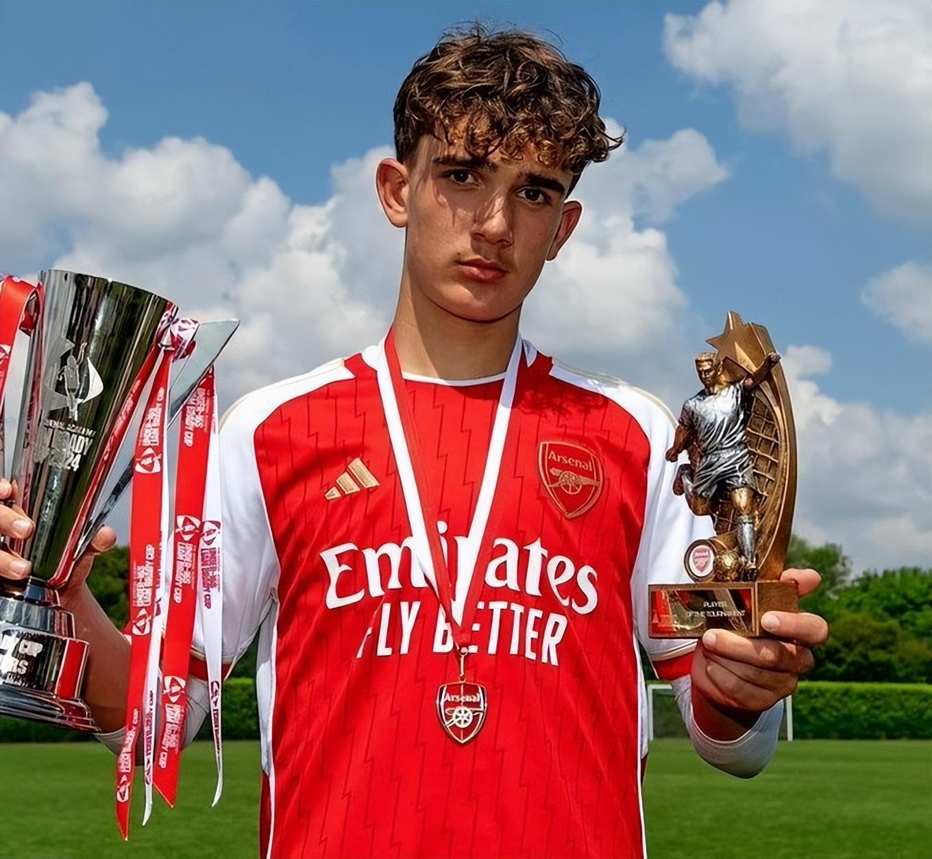 英雄出少年！这三位球员，才15岁就登陆