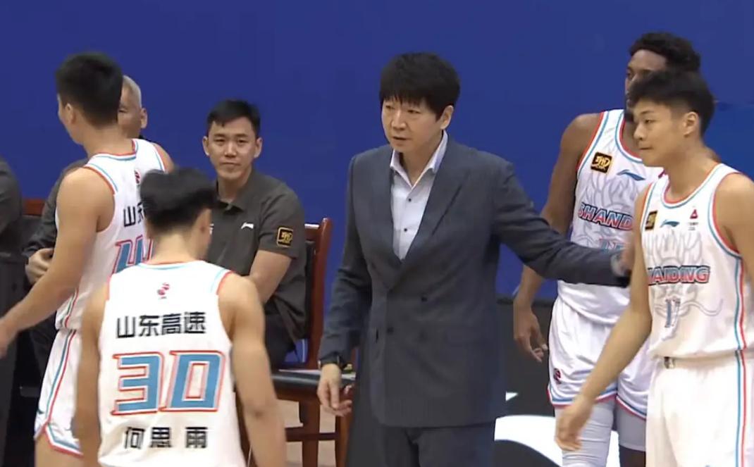 山东男篮正式补强，三分王锋线确定加