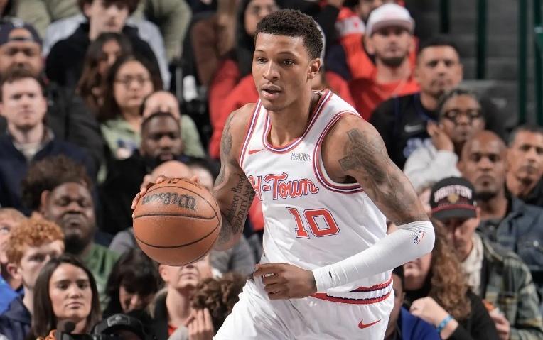 面对独行侠打出灾难表现！火箭锋线新星确实是没有取得任何进步