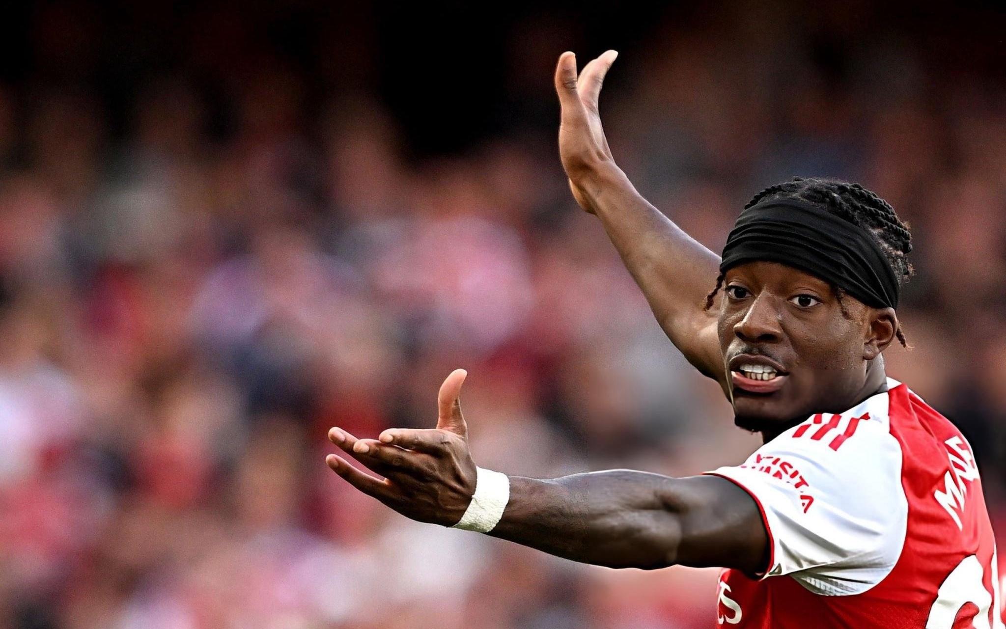 记者：传言不实，马杜埃凯的前十字韧带没有受伤